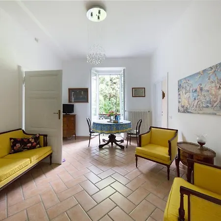 Cardano Close To Every Destination Apartment