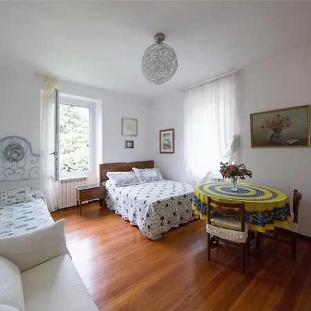 Cardano Close To Every Destination Apartment