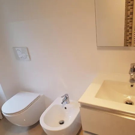 Cardano Close To Every Destination Apartment *