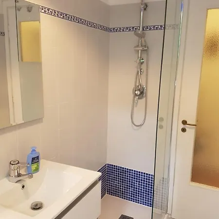 Cardano Close To Every Destination Apartment *