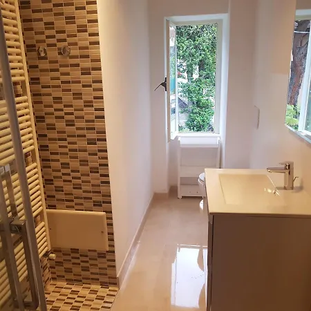Cardano Close To Every Destination Apartment