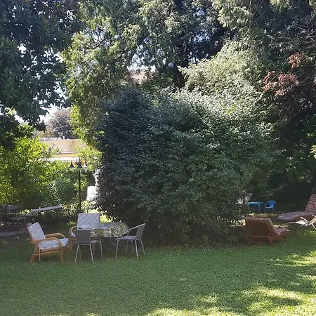 Cardano Close To Every Destination Apartment