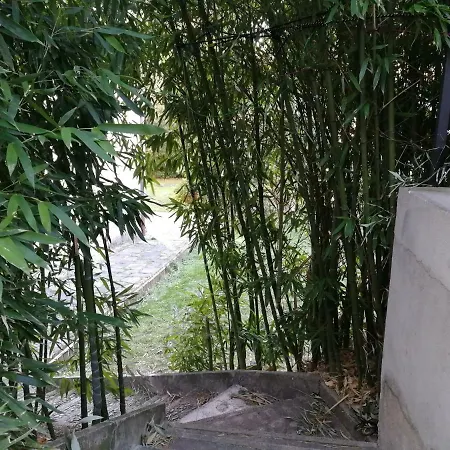 Cardano Close To Every Destination Apartment